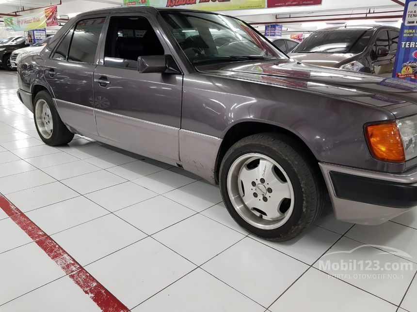Jual Mobil Mercedes-Benz 300E 1993 3.0 di Jawa Timur 