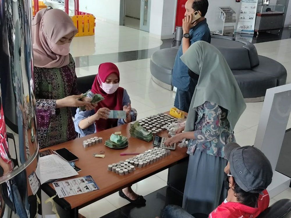 Beli Motor Yamaha Pakai Uang Koin, Buruh Serabutan Ini Menabung 5 Tahun