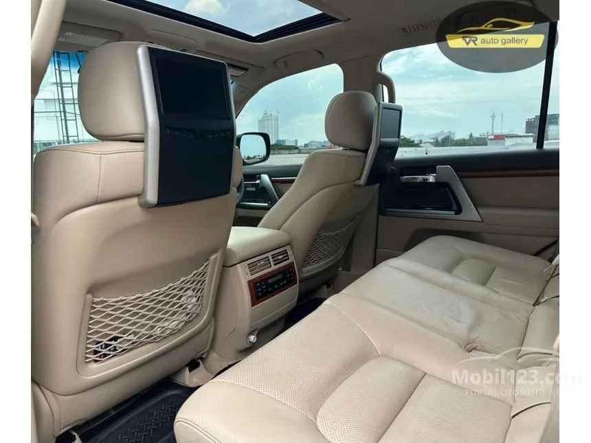 2013 Toyota Land Cruiser 200 Full spec SUV