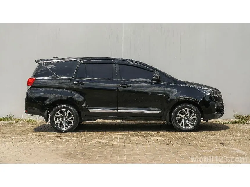 2022 Toyota Kijang Innova V MPV