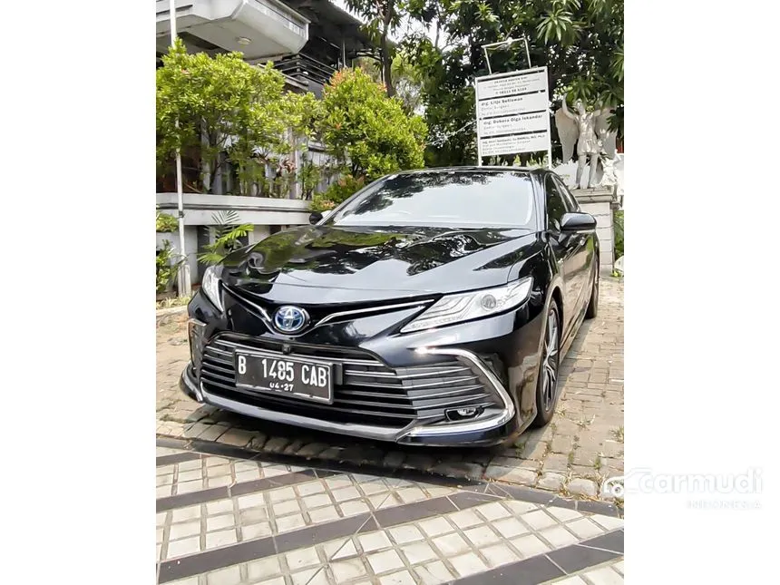 2021 Toyota Camry Hybrid Sedan