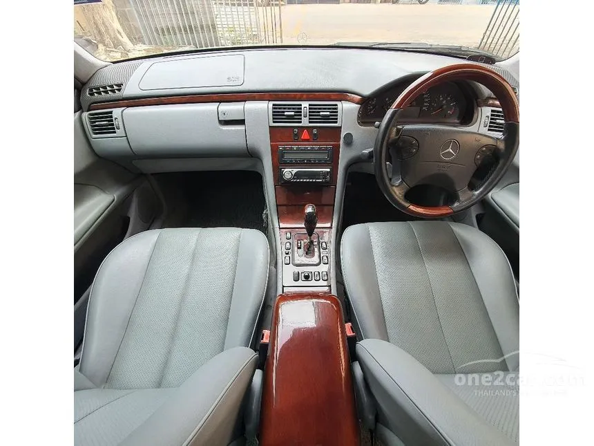 2004 Mercedes-Benz E220 CDI Classic Sedan