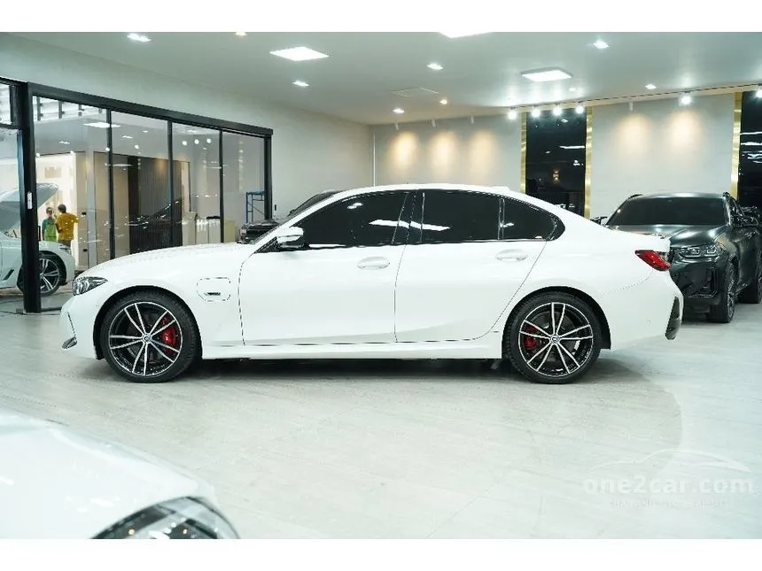 2023 BMW 330e M Sport Sedan