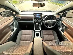 2025 Toyota Kijang Innova Zenix 2.0 G HV (Non Premium Color) MPV