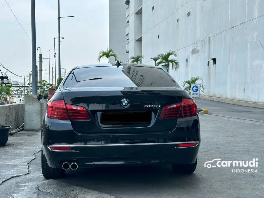 2015 BMW 520i Luxury Sedan