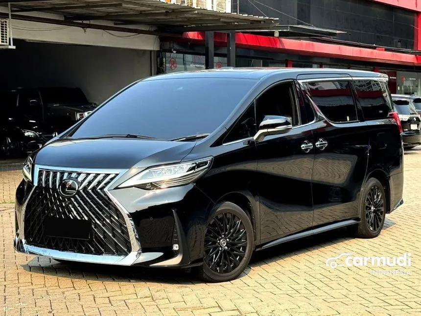 2022 Lexus LM 350 4 Seater MPV