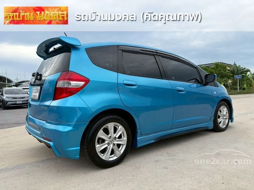 2013 Honda JAZZ V Hatchback