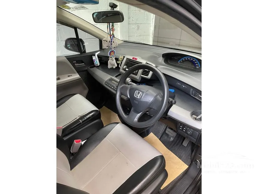 2011 Honda Freed Power Sliding Door MPV