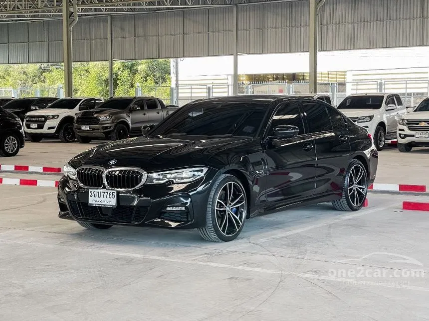 2022 BMW 330e M Sport Sedan