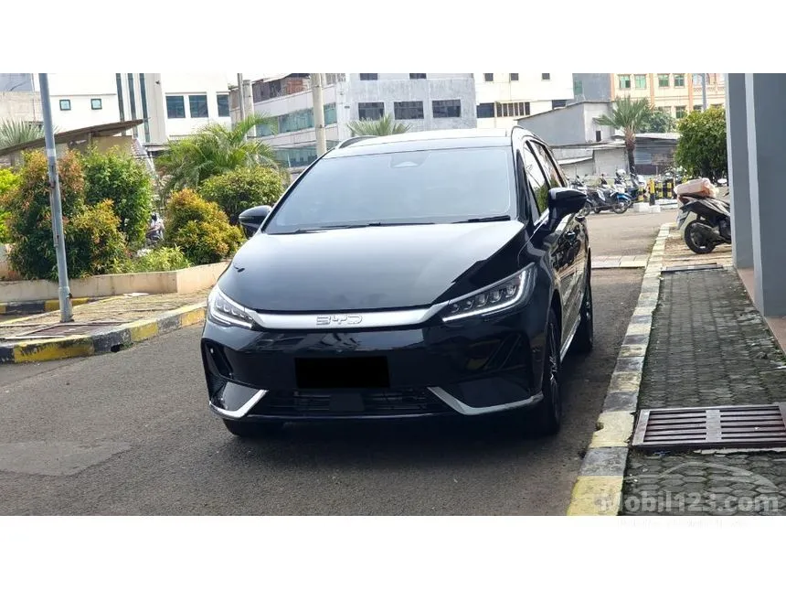 2025 BYD M6 Superior Captain 6-seater MPV