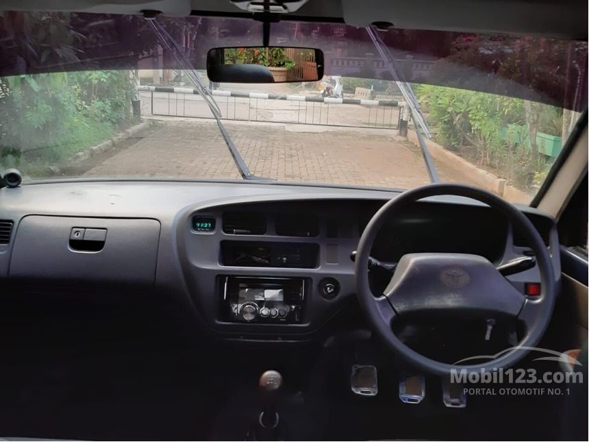 2002 Toyota Kijang Minibus STD Short (SX) MPV