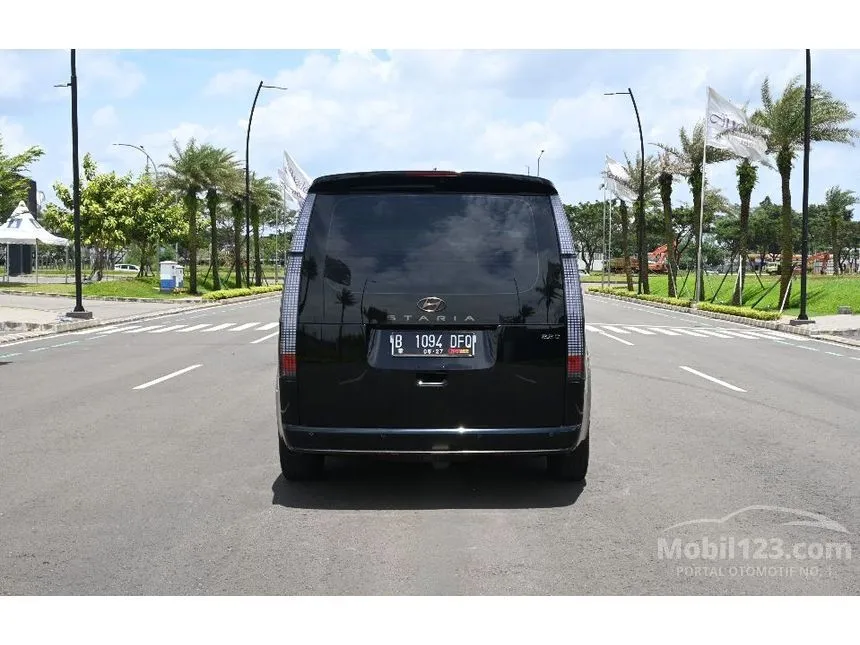2021 Hyundai Staria Signature 7 MPV