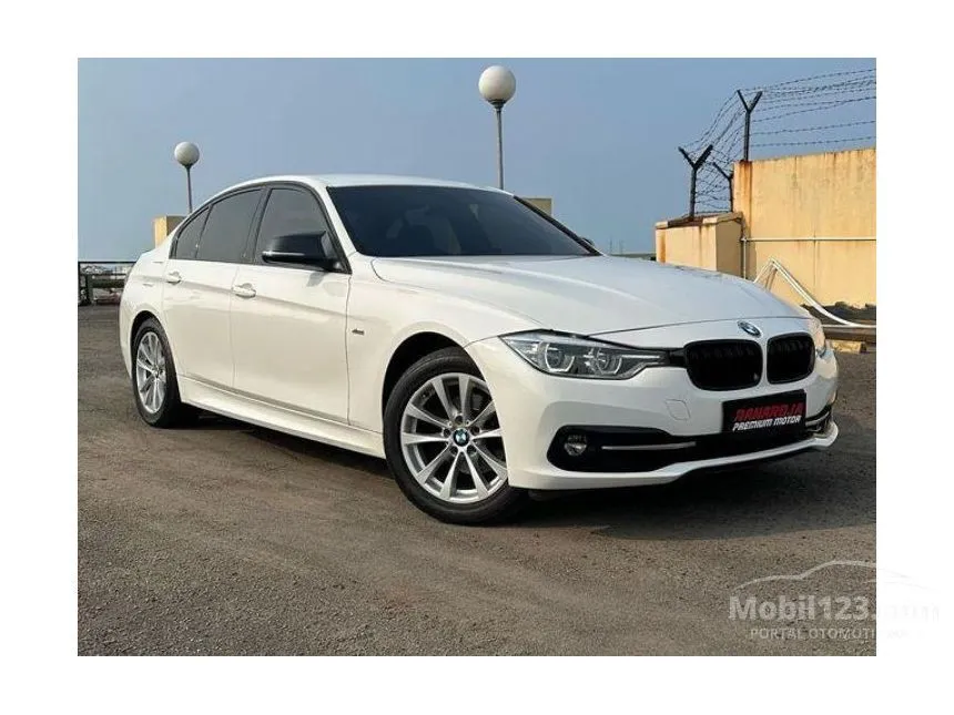 Jual Mobil BMW 320i 2016 M Sport 2.0 di DKI Jakarta Automatic Sedan ...