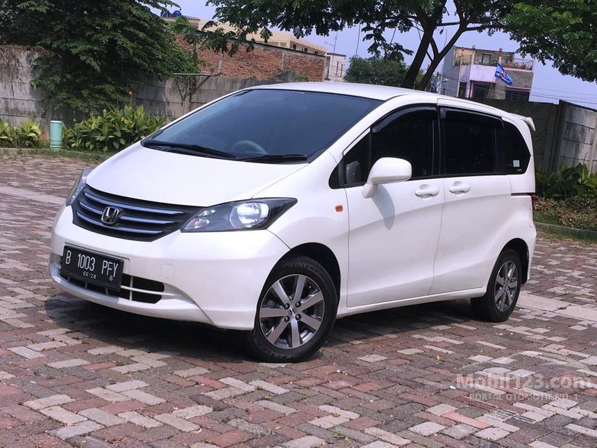 Jual Mobil  Honda  Freed  2010 1 5 1 5 di Jawa Barat 