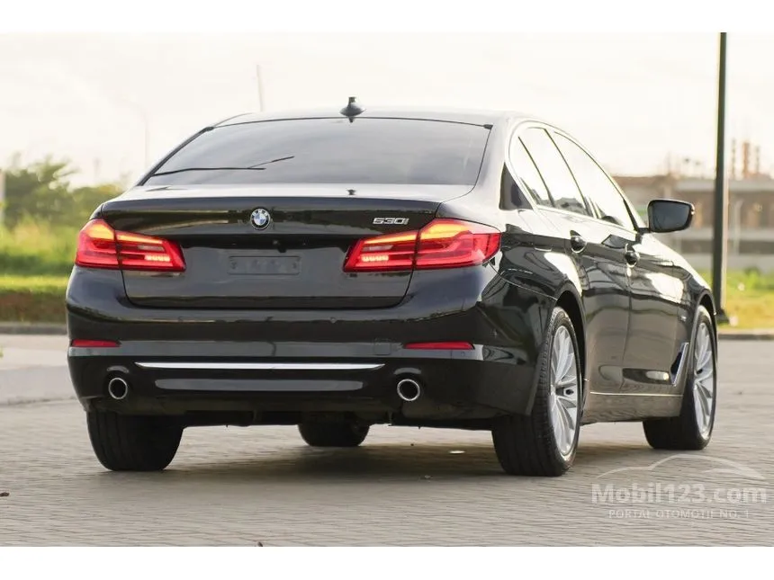 2018 BMW 530i Luxury Sedan