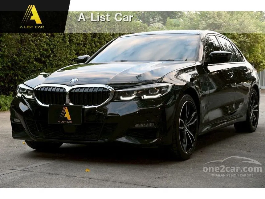 2022 BMW 330e M Sport Sedan