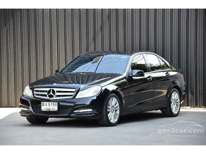 2014 Mercedes-Benz C200 CGI BlueEFFICIENCY Sedan