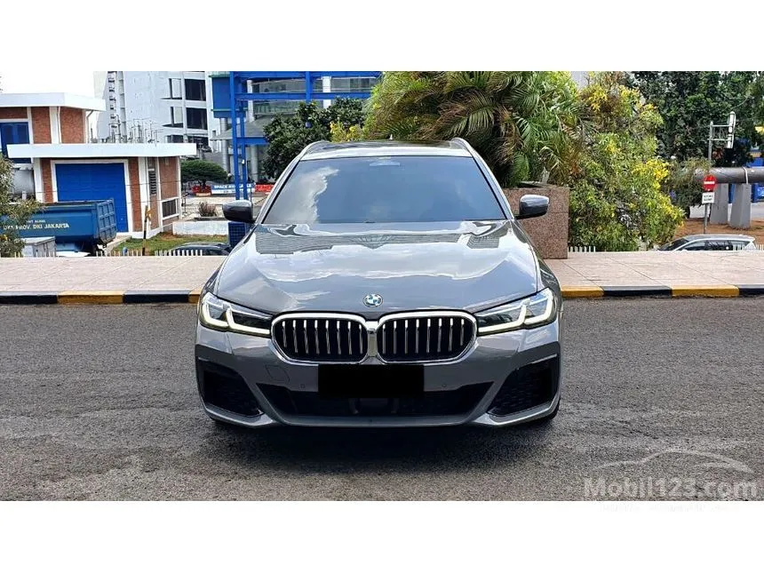Jual Mobil BMW 530i 2022 M Sport 2.0 di DKI Jakarta Automatic Wagon Abu ...