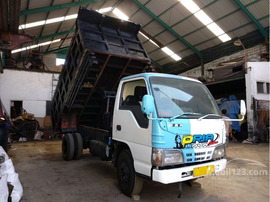 Jual Mobil Isuzu Elf 2013 4.6 di Jawa Timur Manual Trucks Putih Rp 177 