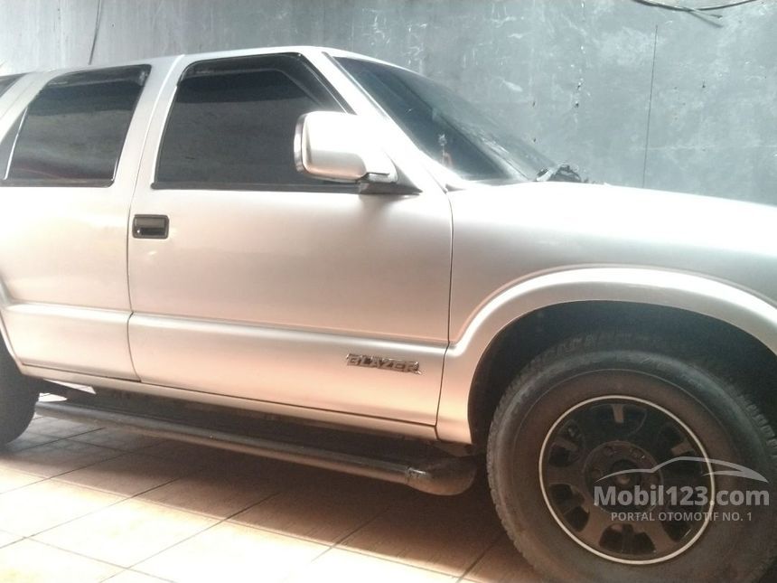 Jual Mobil  Chevrolet  Blazer  2002 Montera  LN 2 2 di Jawa 