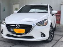 Mazda 2 R AT matic Skyactive 2015 putih hatchback TDP 30 juta