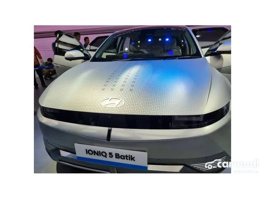 Jual Mobil Hyundai IONIQ 5 2024 Batik Edition di DKI Jakarta Automatic SUV Silver Rp 670.000.000