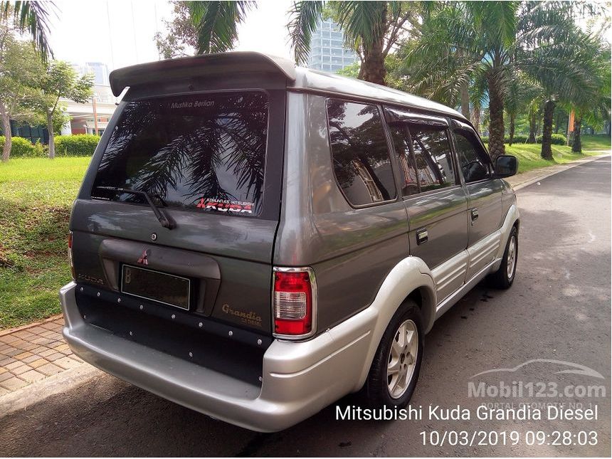 Jual Mobil Mitsubishi Kuda 2002 Grandia 2.5 di Jawa Barat Manual MPV