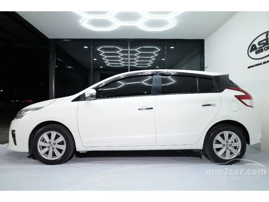 2014 Toyota YARIS G Hatchback
