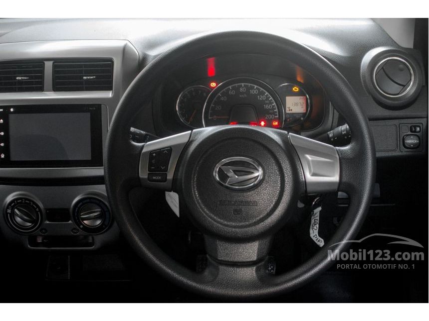 2017 Daihatsu Ayla R Deluxe Hatchback