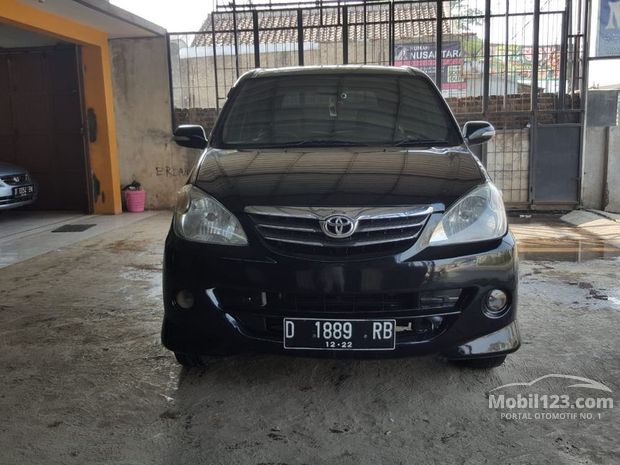 Toyota Avanza Mobil bekas dijual di Bandung Jawa-barat 