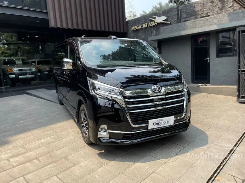 2024 Toyota GranAce Premium Van Wagon