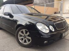 Mercedes-Benz E200 AT Hitam
