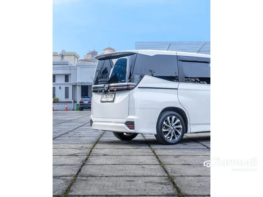 2023 Toyota Voxy (Premium Color) MPV