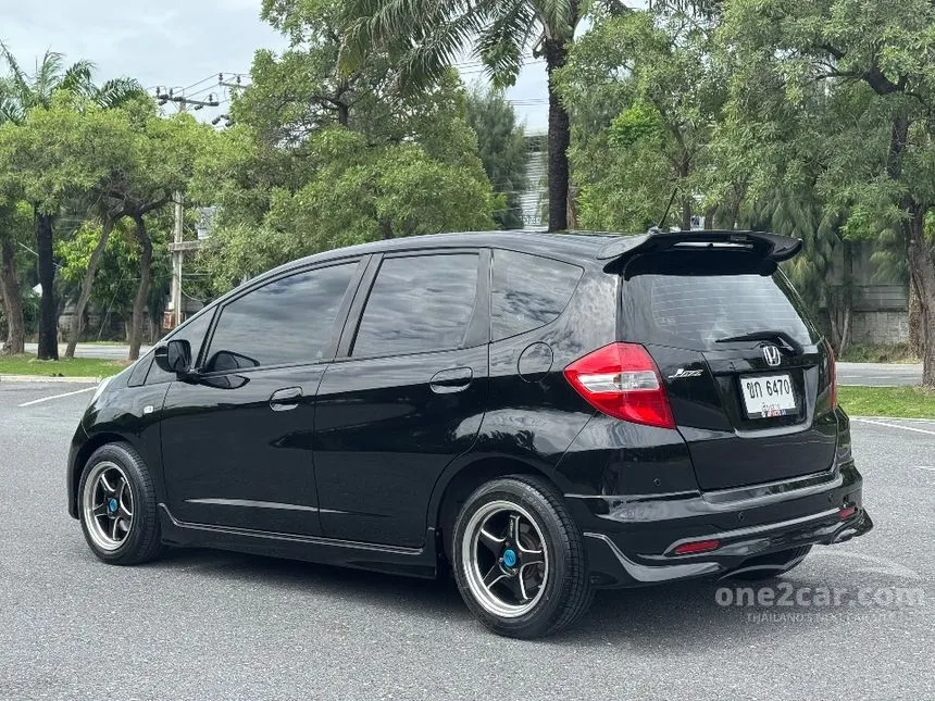 2011 Honda JAZZ V Hatchback