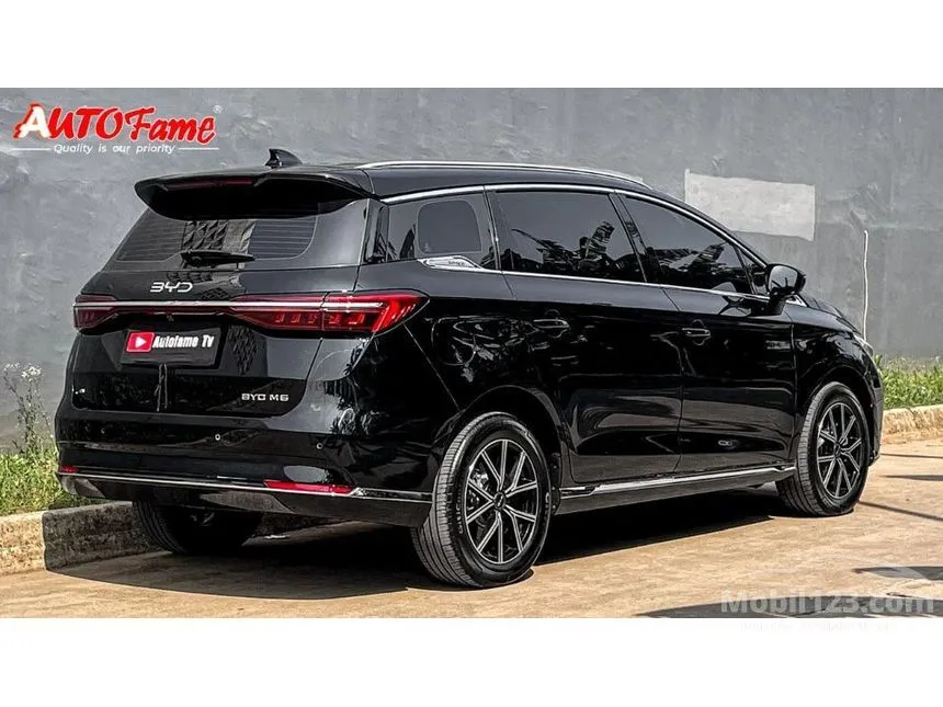 2024 BYD M6 Superior Captain 6 Seater MPV