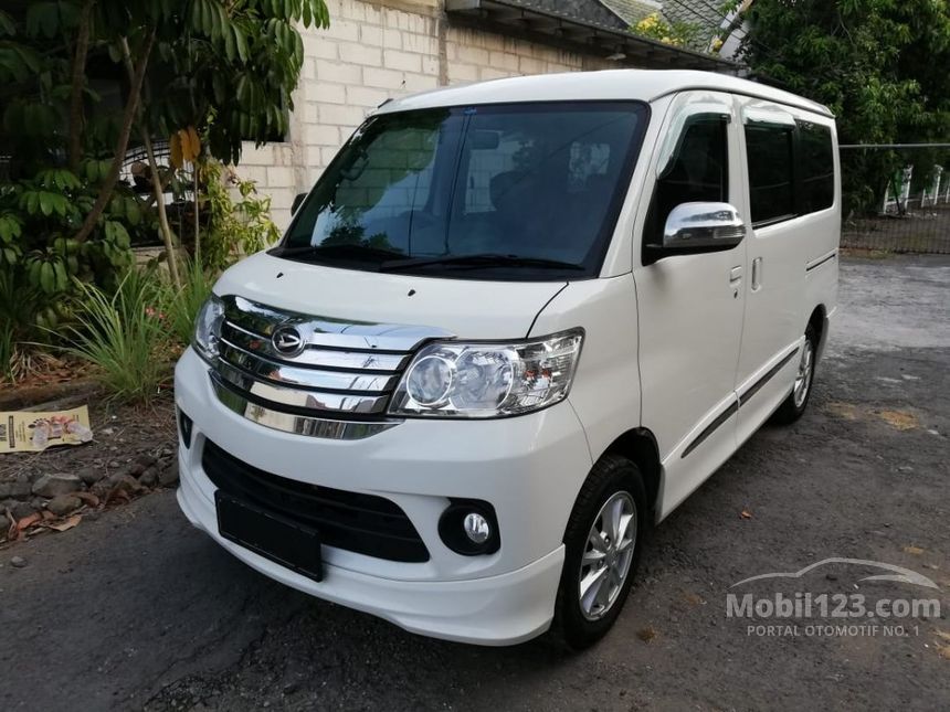 2017 Daihatsu Luxio X MPV