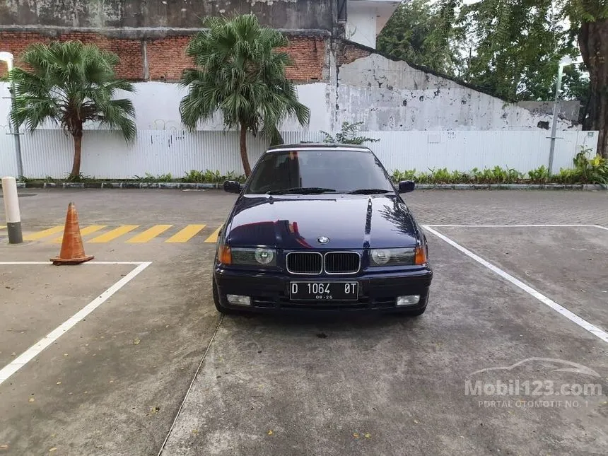 1993 BMW 318i 1.8 Manual Sedan