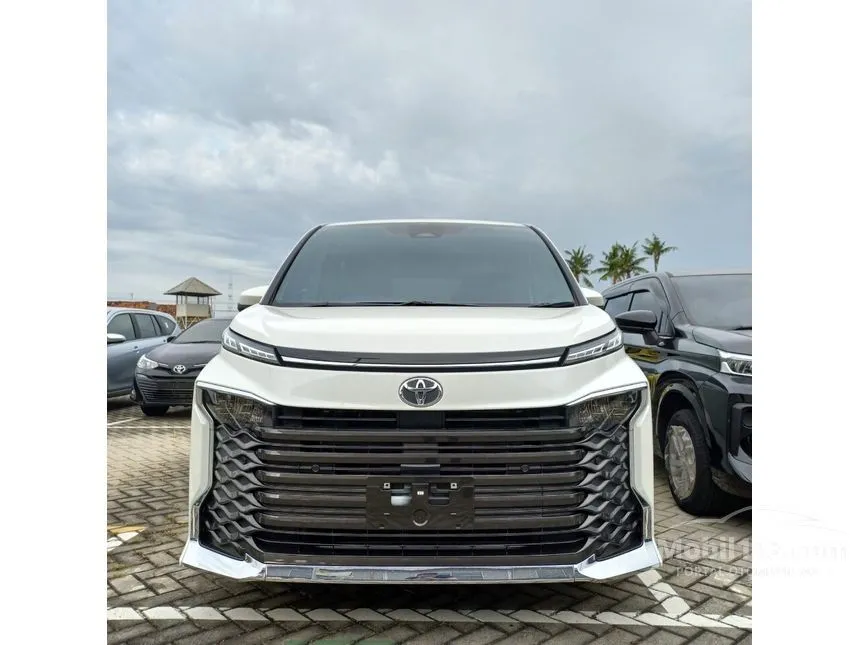 Jual Mobil Toyota Voxy 2024 2.0 di Banten Automatic Van Wagon Putih Rp 603.000.000