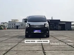 2013 Toyota NAV1 2.0 V MPV