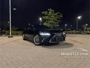 2021 Lexus ES 300h 2.5 Ultra Luxury Sedan