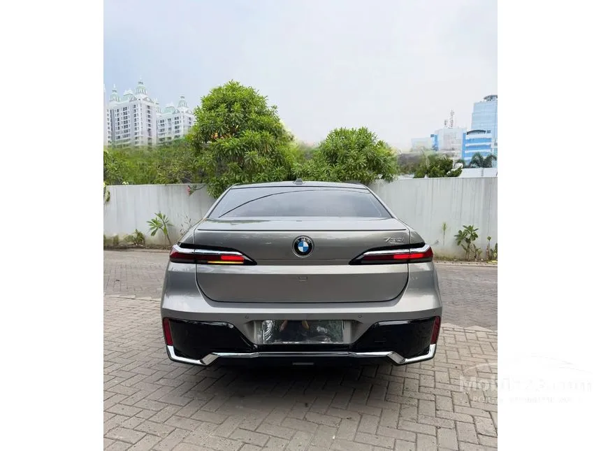 2023 BMW 735i M Sport Sedan