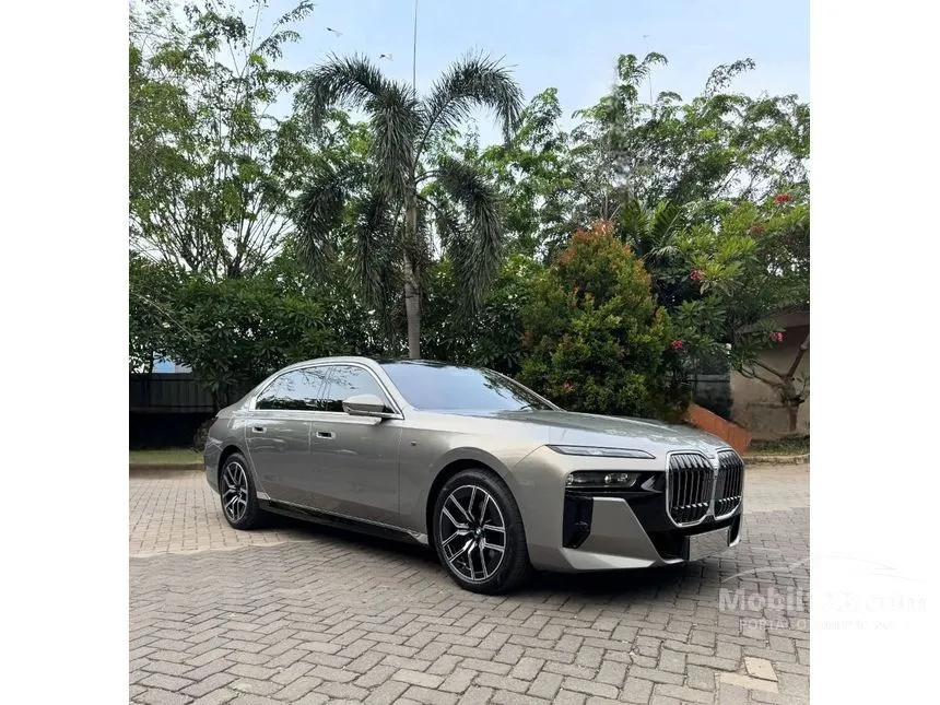 2023 BMW 735i M Sport Sedan