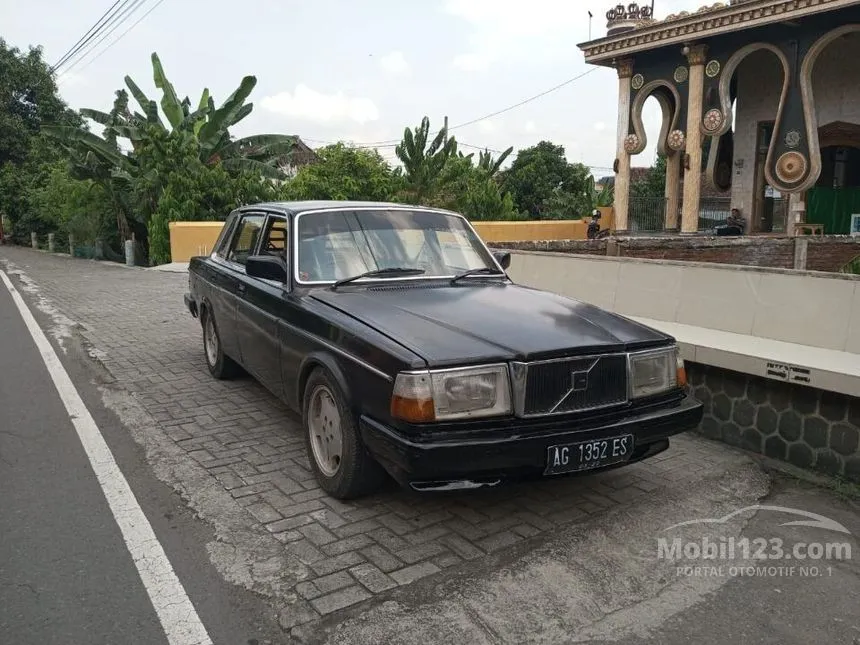 Jual Mobil Volvo 240 1987 GL 2.3 di Jawa Timur Manual Sedan Hitam Rp 27.500.000