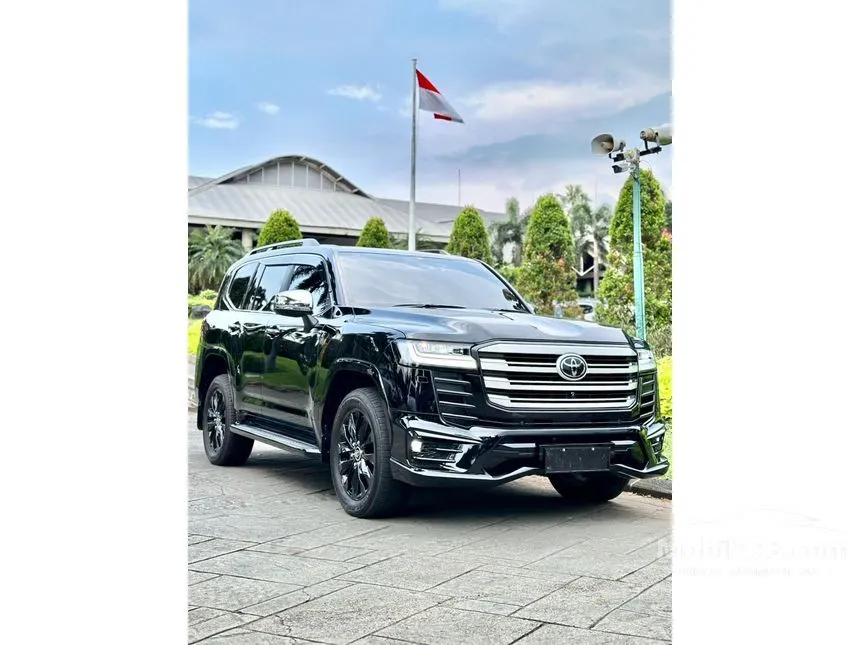 2023 Toyota Land Cruiser 300 VX-R SUV