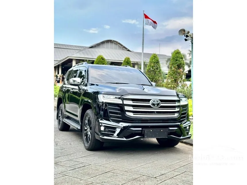 2023 Toyota Land Cruiser 300 VX-R SUV
