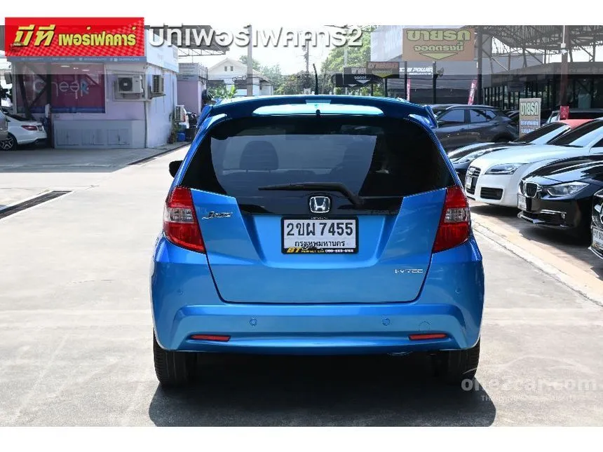 2013 Honda JAZZ V Hatchback