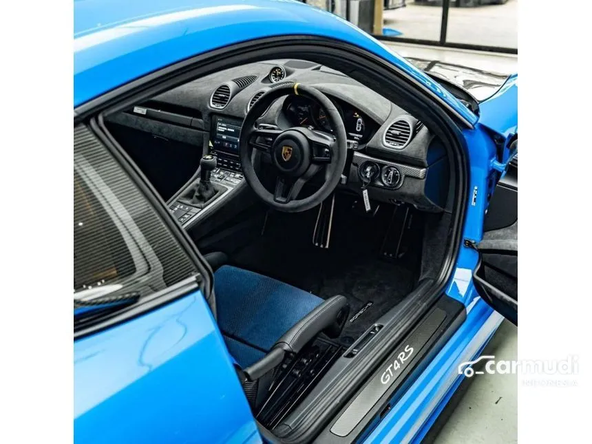 2022 Porsche 718 Cayman  GT4 Coupe