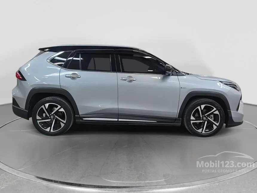 2023 Toyota Yaris Cross S HV SUV