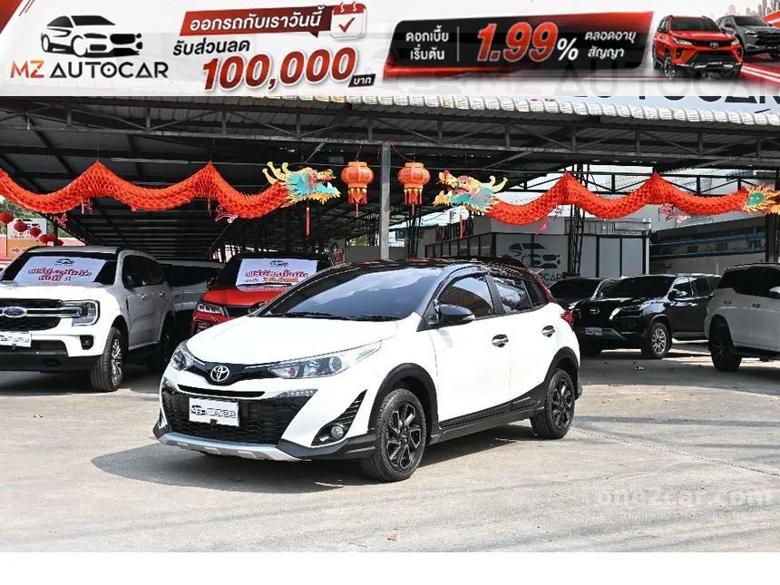 2019 Toyota YARIS High Cross Hatchback