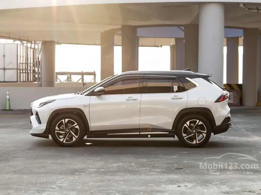 2023 Toyota Yaris Cross S HV with GR Parts Aero Pkg (Prem Clr) SUV